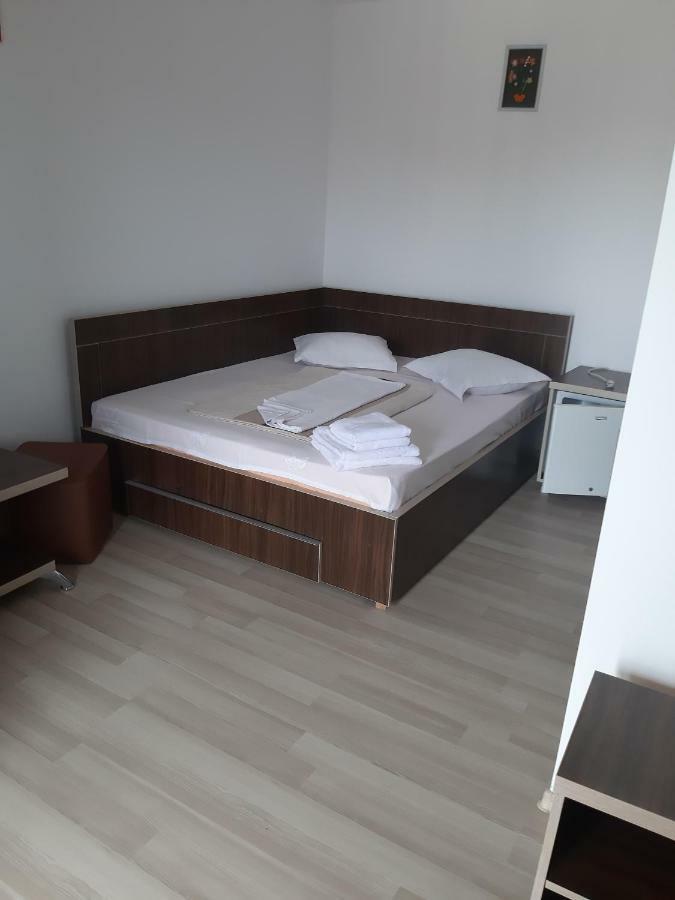 La Babusca Hotel Două Mai Екстериор снимка