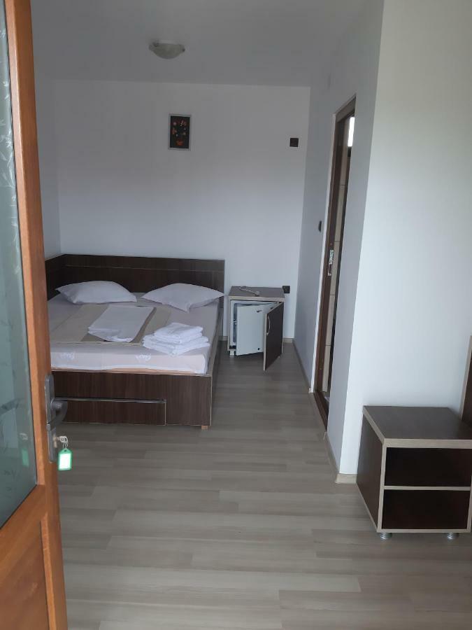 La Babusca Hotel Două Mai Екстериор снимка